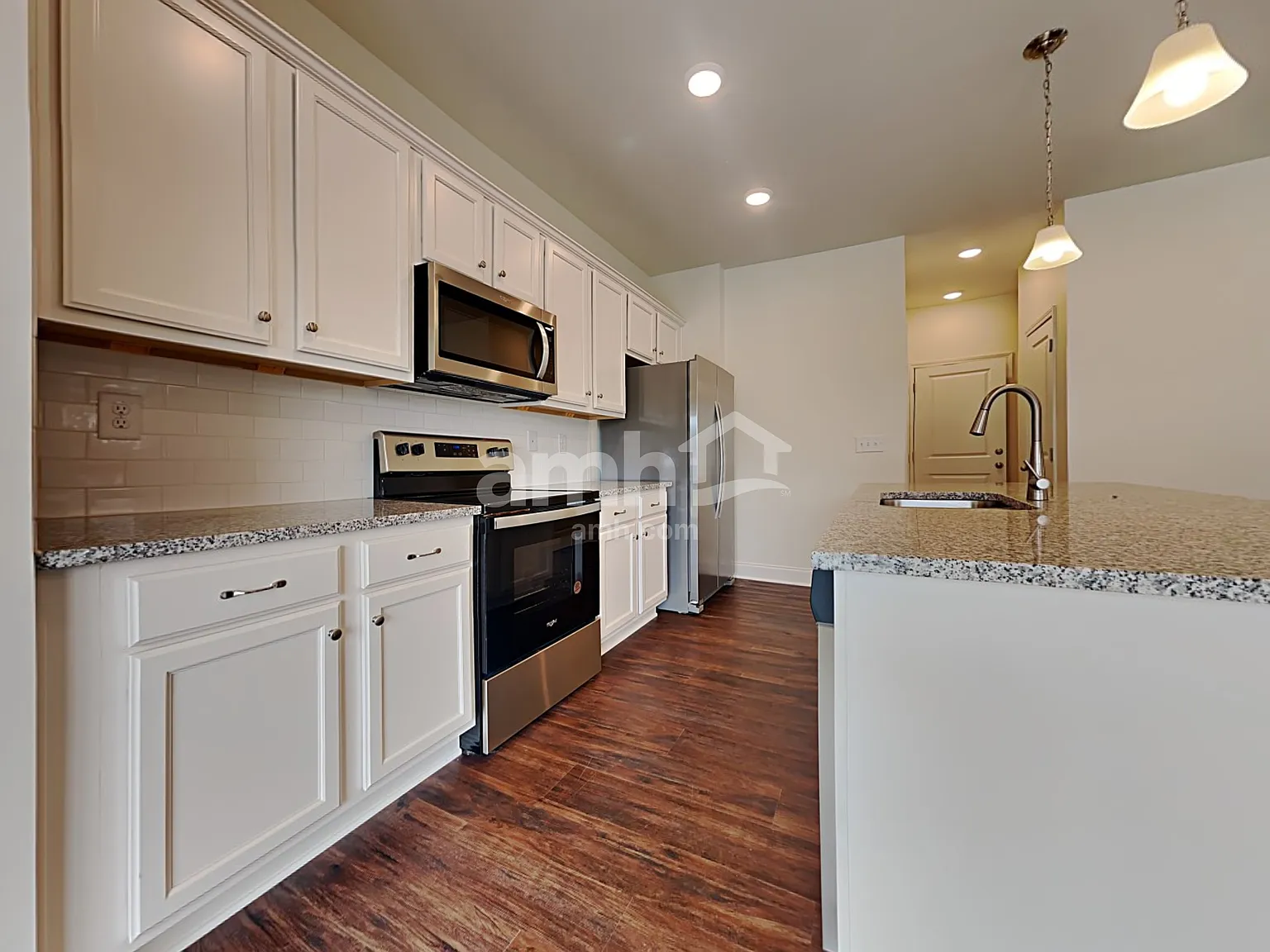 4 bed, 2.5 bath, 1977 sqft, $2,335 — Photo 3