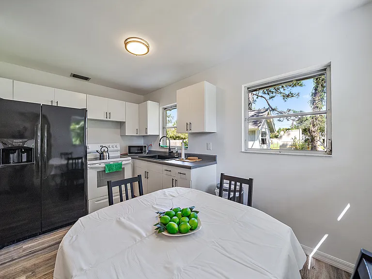 708 Shore Rd #D — Photo 6