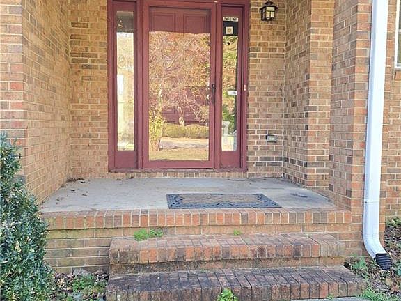 2nd image of 704 Meadowood St