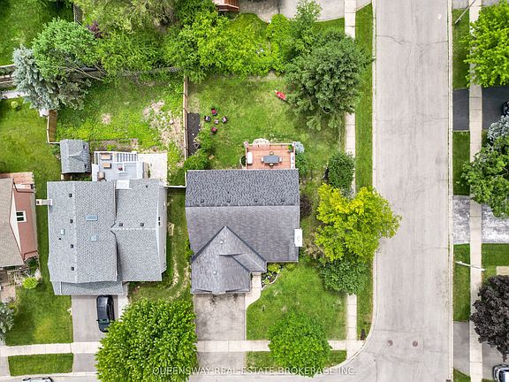 5th image of 46 Greenwich Dr