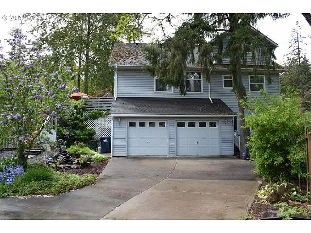 824 S 68th St photo 1