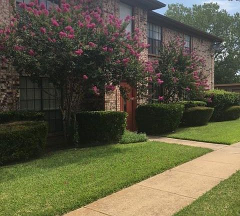 2nd image of 141 Vista Way #141