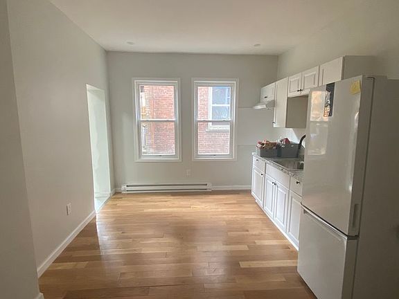 5th image of 126-128 S Welles St
