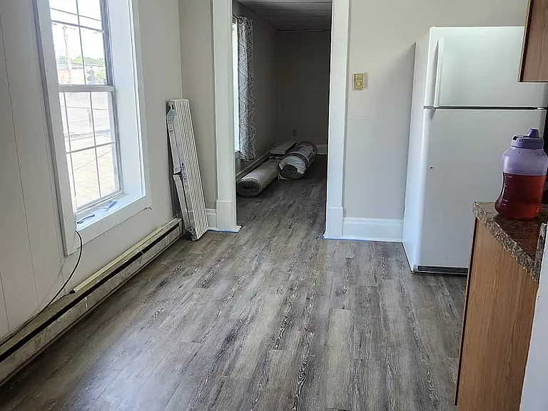 6 S Maple St #C — Photo 9
