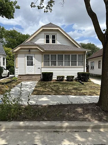 1912 S 91st St Photo 1