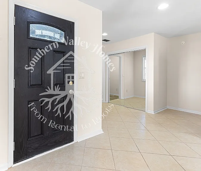 102 Duxbury Ct — Photo 4