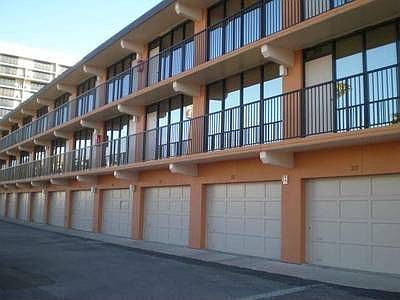 1st image of 110 E Pompano St