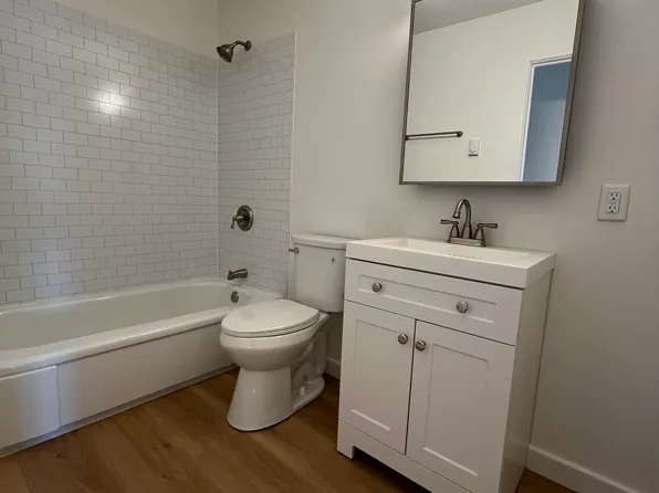 2475 Dexter Ave N APT 303, Seattle, WA 98109