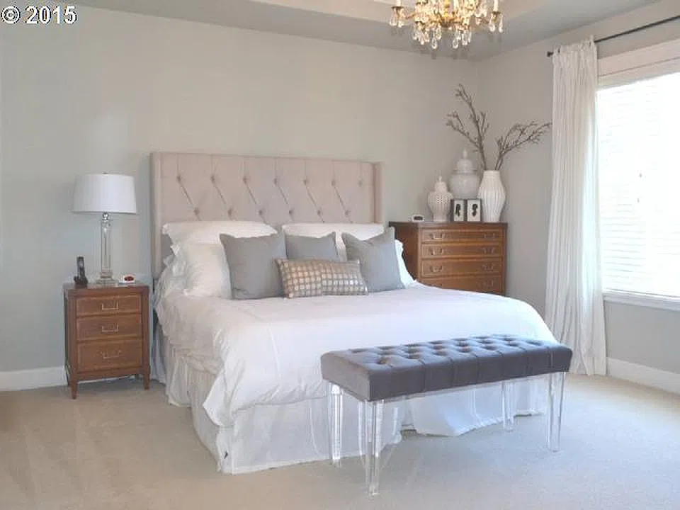 Stunning Home - Spacious Rooms - 4th Room upstairs for den or bedroom — Photo 4