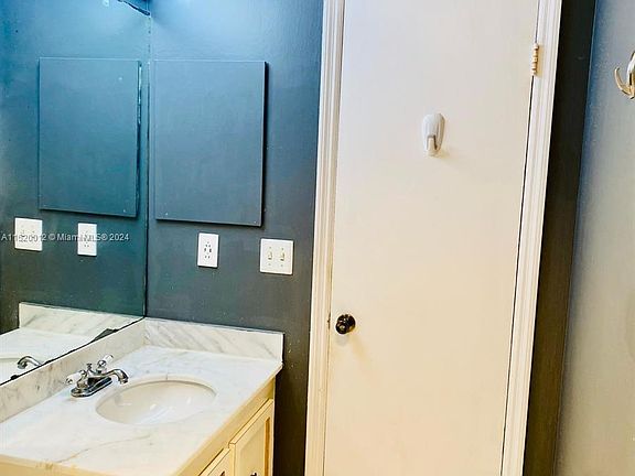 5th image of 177 Ocean Lane Dr APT 1103