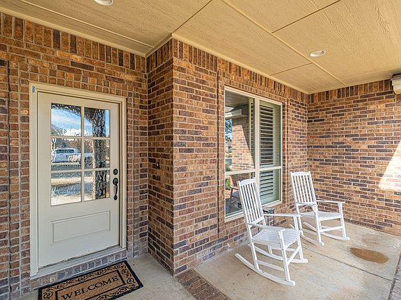 5th image of 4013 Heritage Oaks Dr