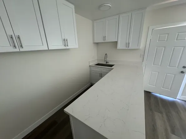 18346 Collins St APT 19, Tarzana, CA 91356