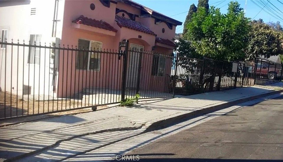 2nd image of 523521 Clifton St