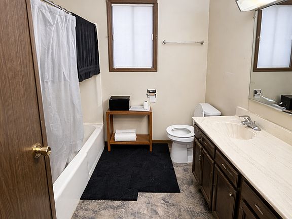 5th image of 832 W 6th St N #322-13