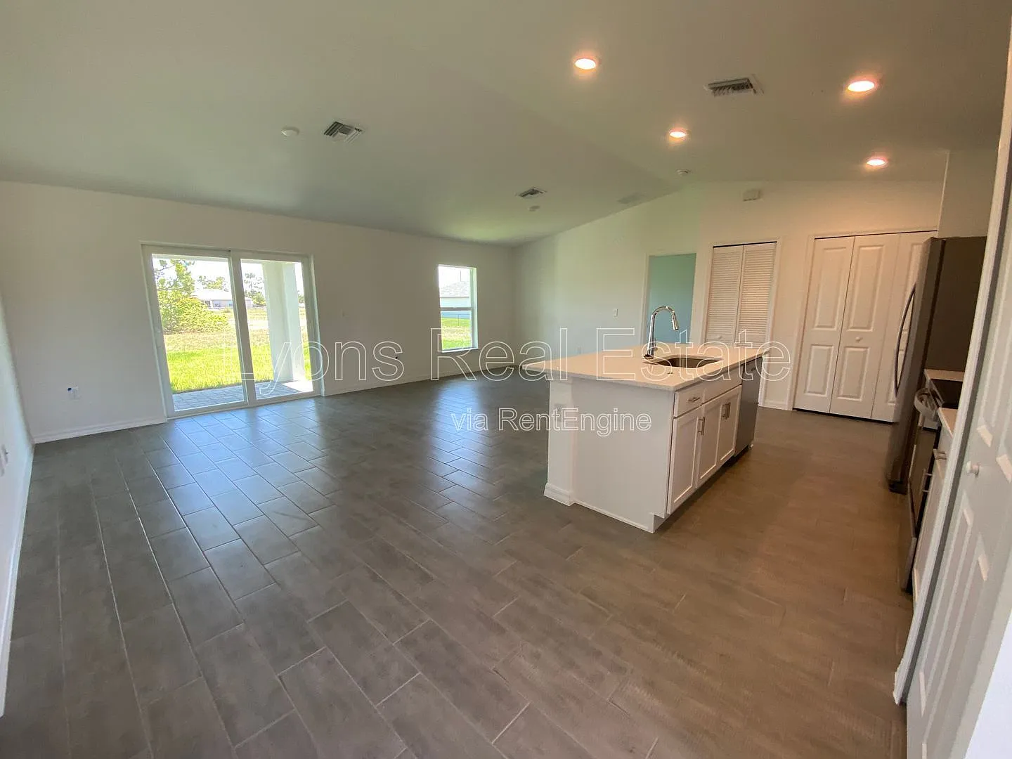 3 bed, 2.0 bath, 1782 sqft, $1,795 — Photo 3
