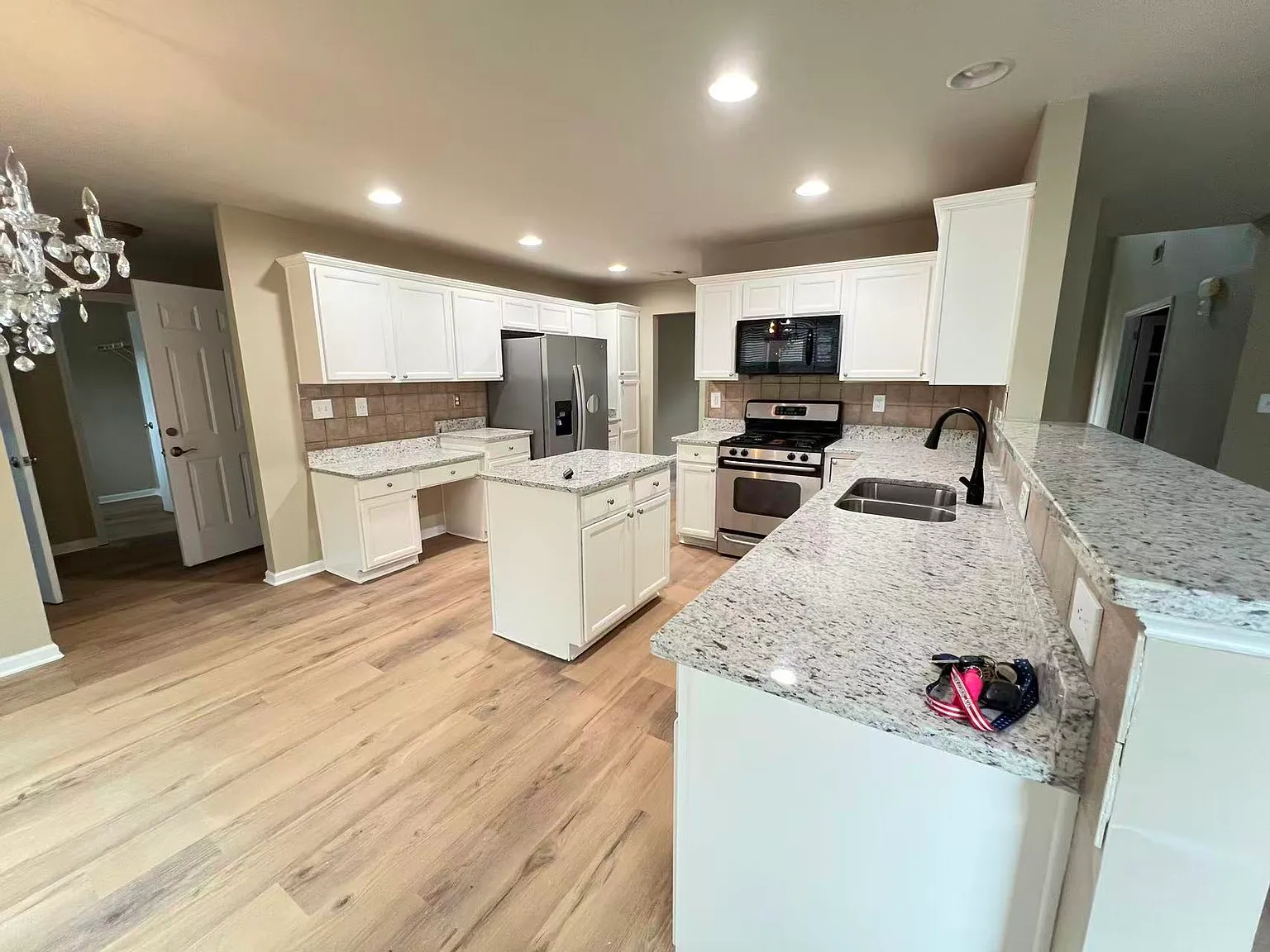 4 bed, 2.5 bath, 2755 sqft, $2,300 — Photo 4