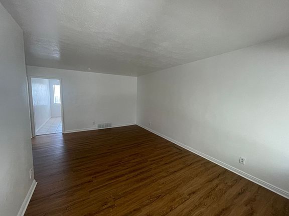 2nd image of 1158-1160 W Brooklyn Ave