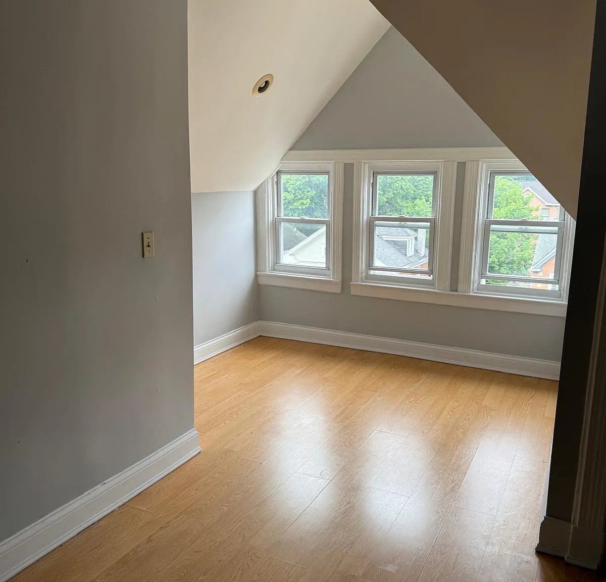 2 bed, 1100 sqft, $1,600 — Photo 3