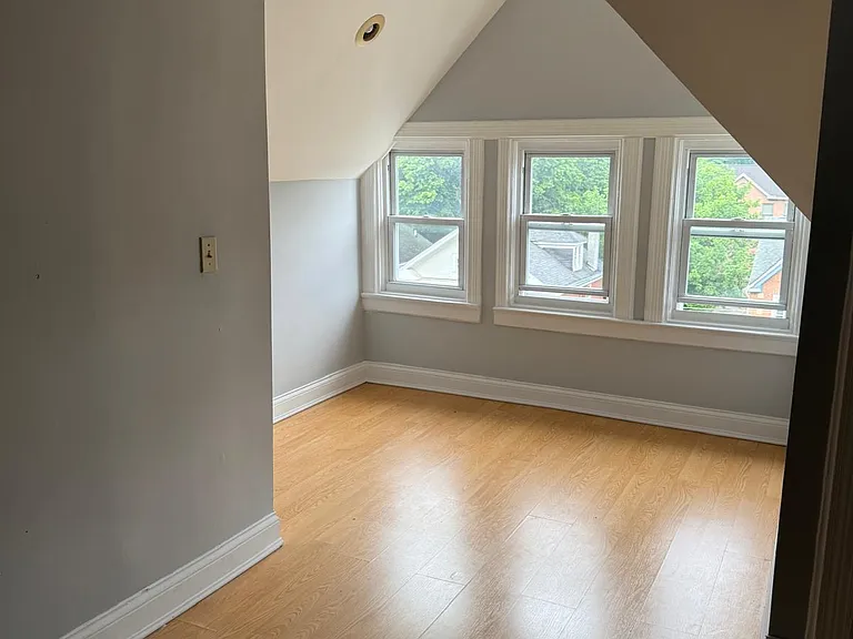 2114 Fulton Ave — Photo 2