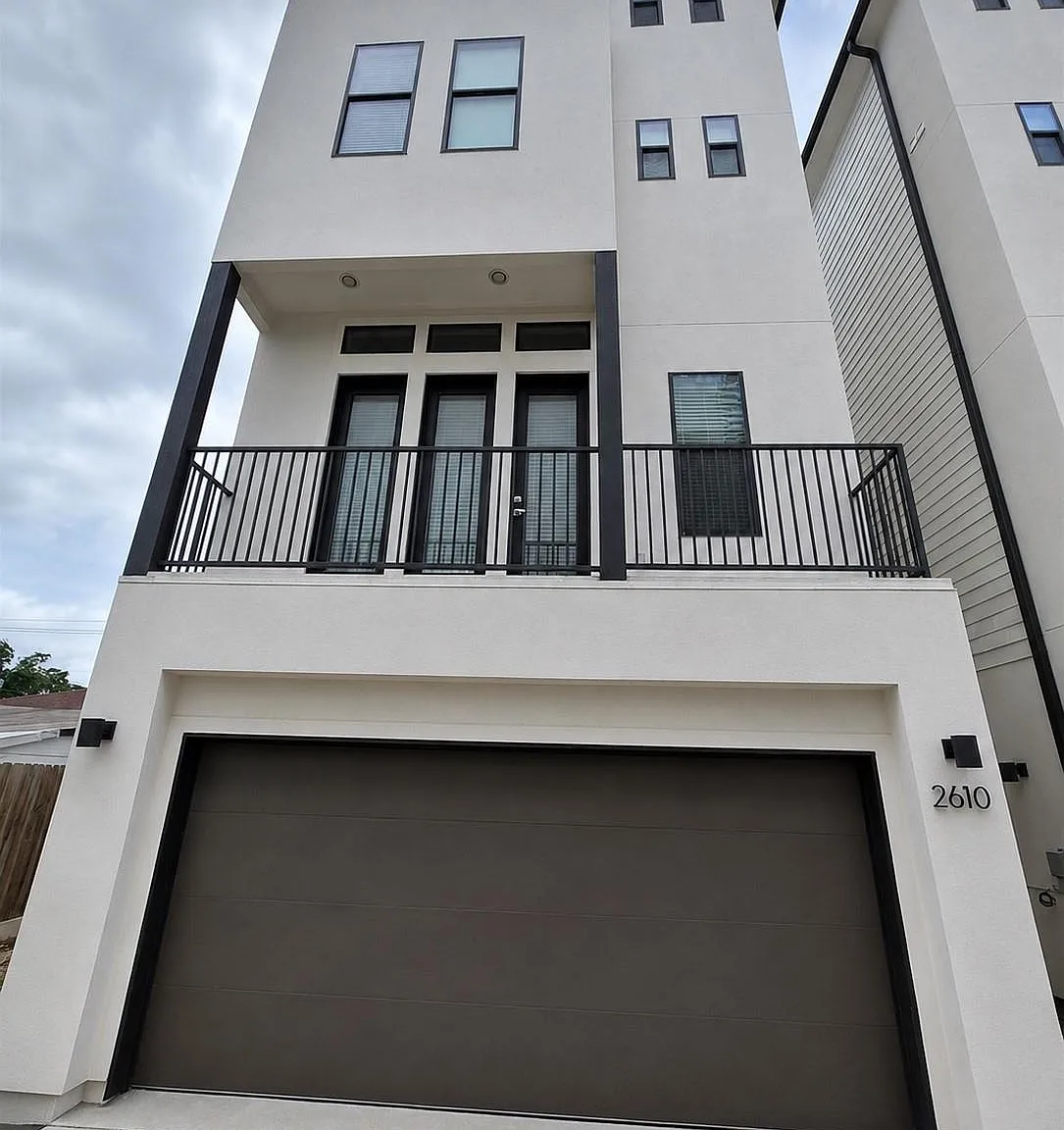 3 bed, 3.5 bath, 1889 sqft, $2,700 — Photo 1