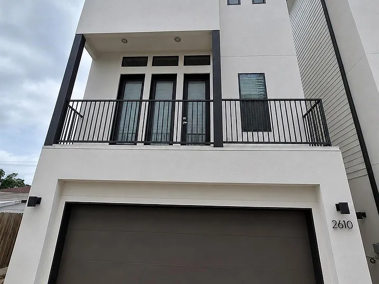 2610 Polk St — Photo 1