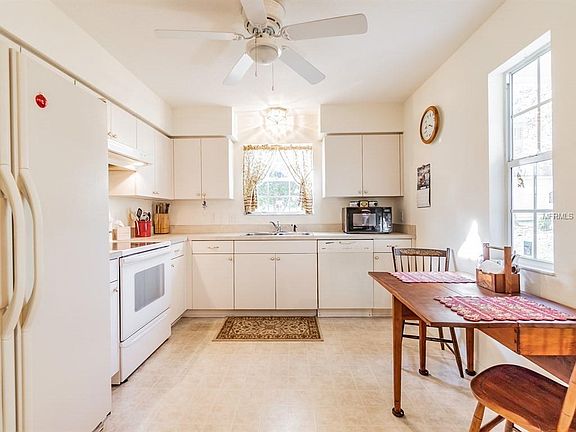 3rd image of 5906 Greenberry Ct