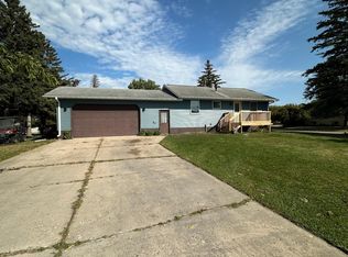 513 Washington St SE, Warroad, MN 56763