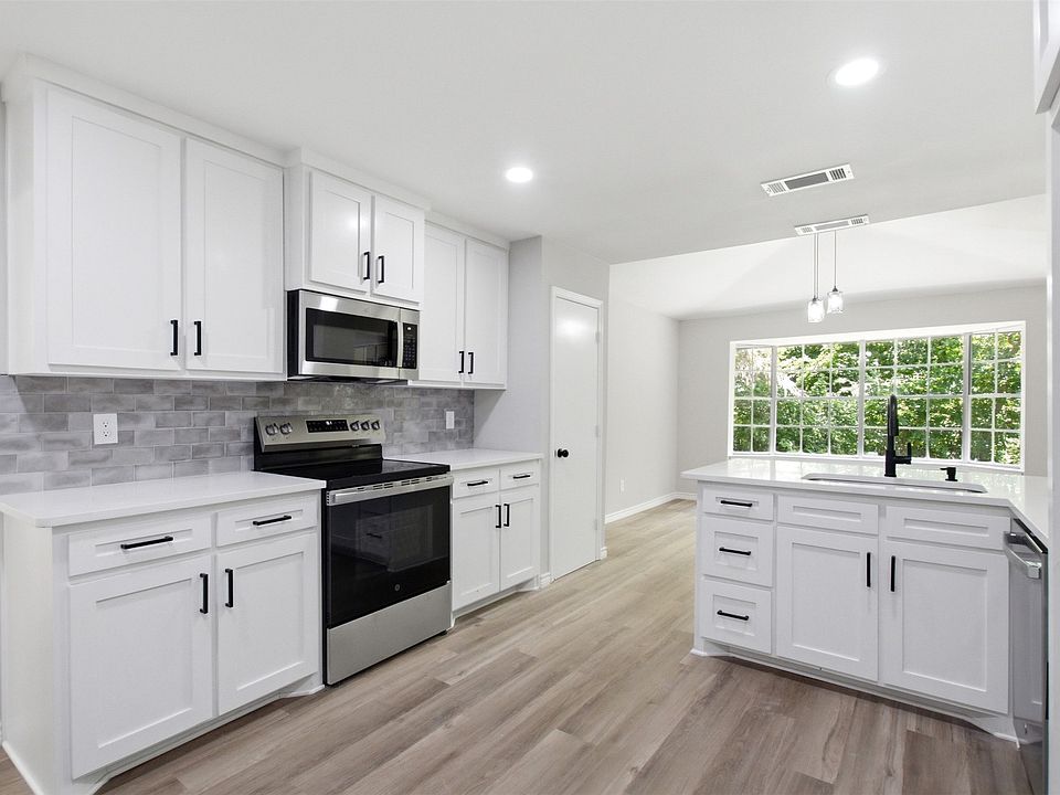 1st image of 210 Squirebrook Dr