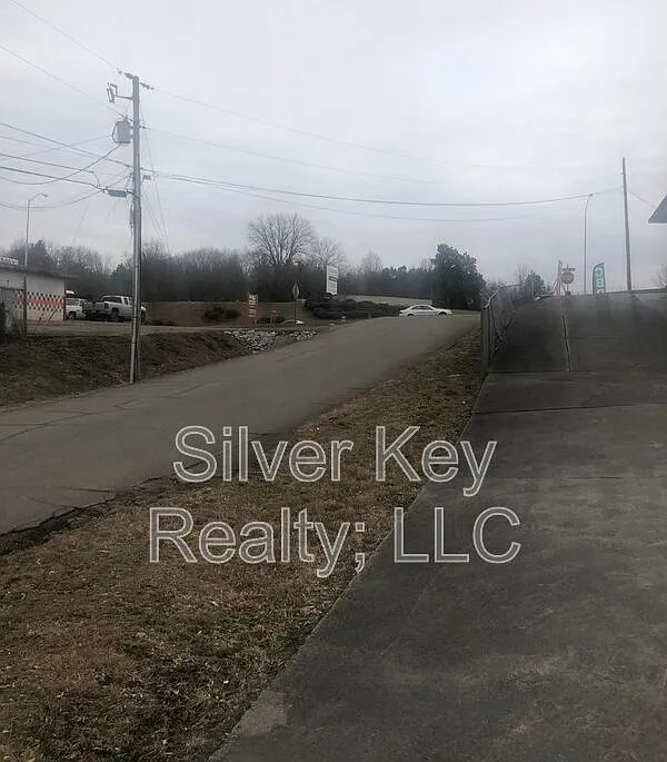 1 bed, 1.0 bath, 1500 sqft, $1,295 — Photo 3