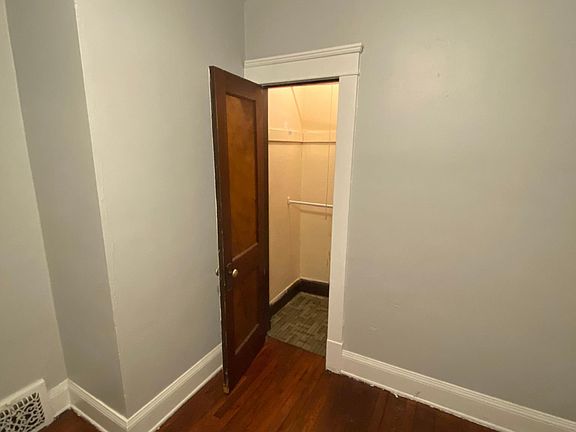 5th image of 1345 W 114th St #Up