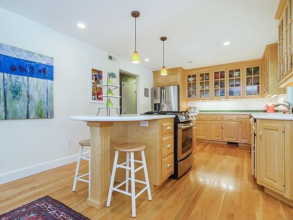 5th image of 60 Governor Stoughton Ln