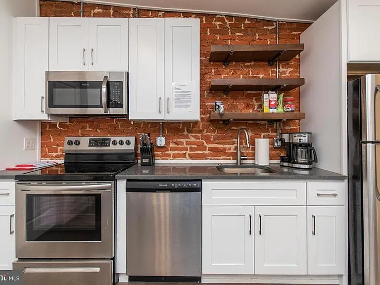 2817 W Girard Ave #3 — Photo 2