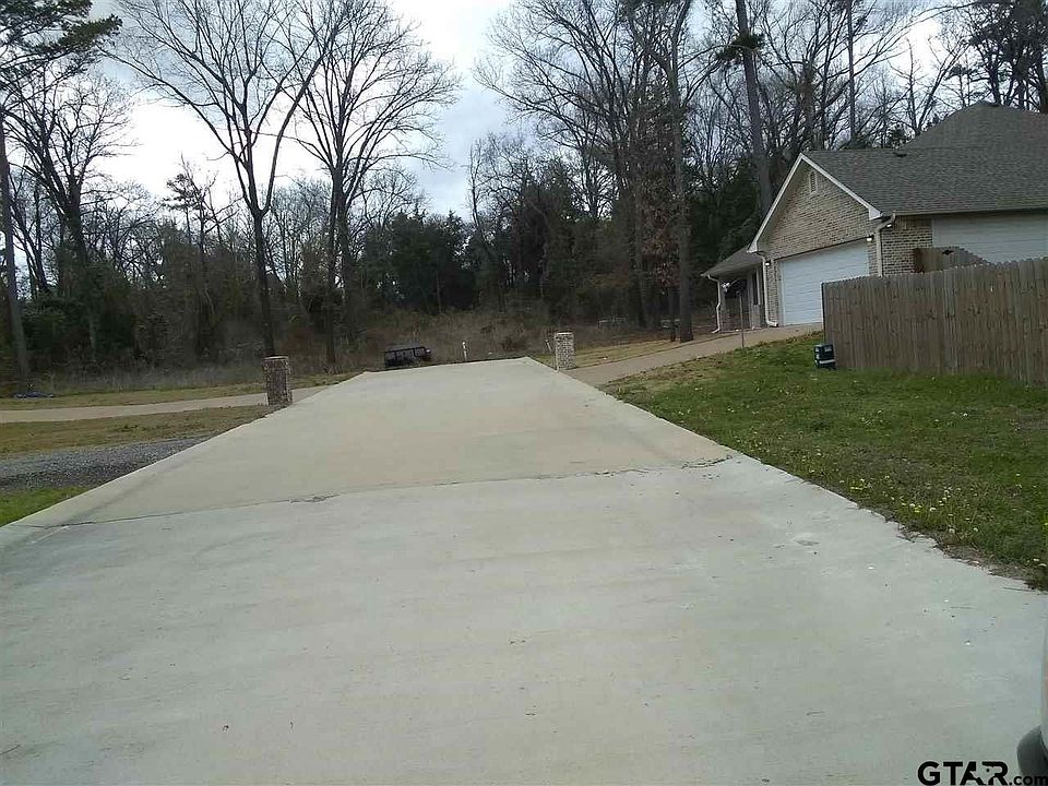 1st image of Lone Pine Dr
