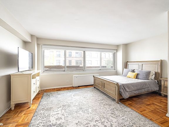 4th image of 200 E 78th St #4E