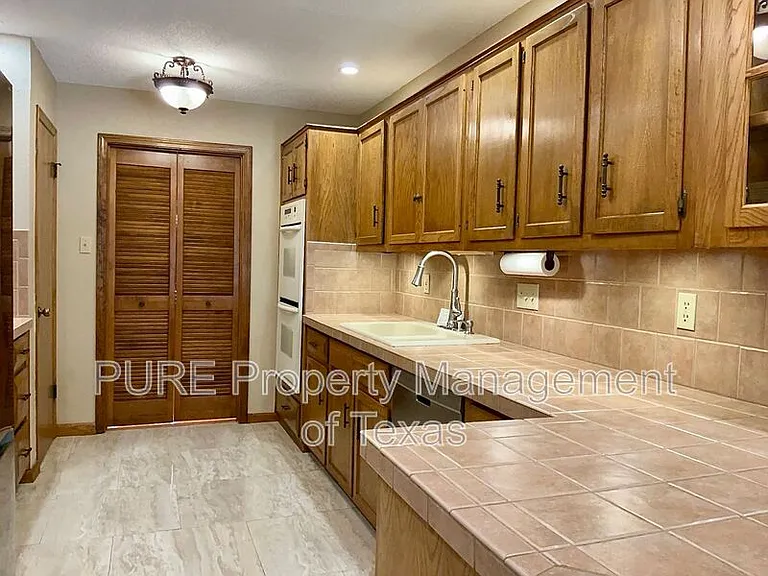 201 Oakwood Dr — Photo 11