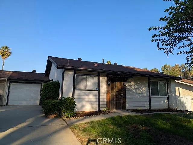 217 Tamarisk St — Photo 1