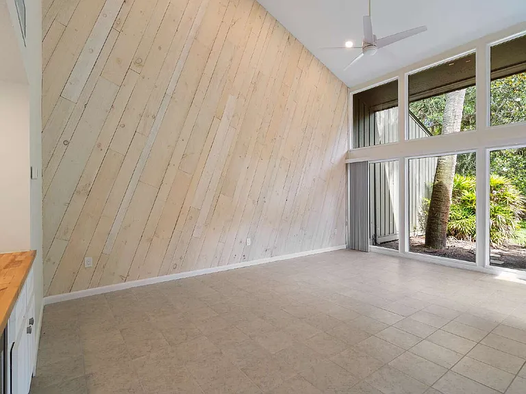 9787 Sawgrass Dr E — Photo 24
