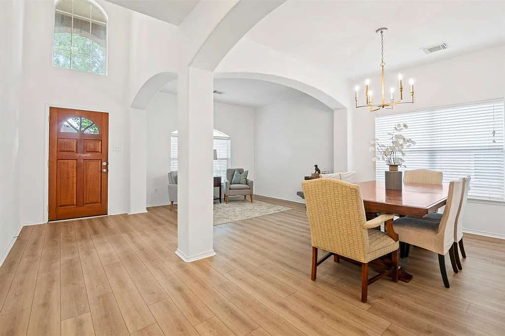 4 bed, 2869 sqft, $3,000 — Photo 4