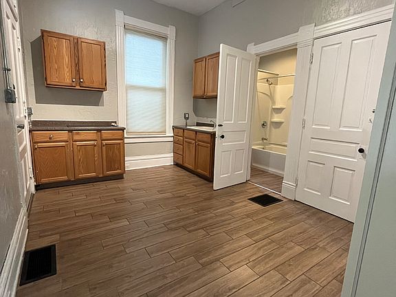 4th image of 3231 Vine St #2