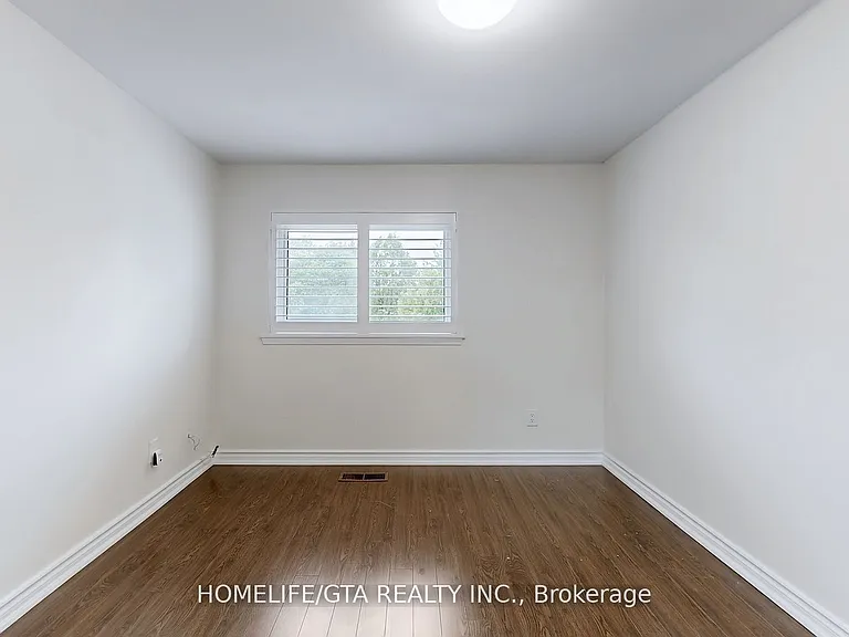 8 Whiteleas Ave — Photo 34