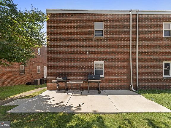 3rd image of 7529 Horrocks St