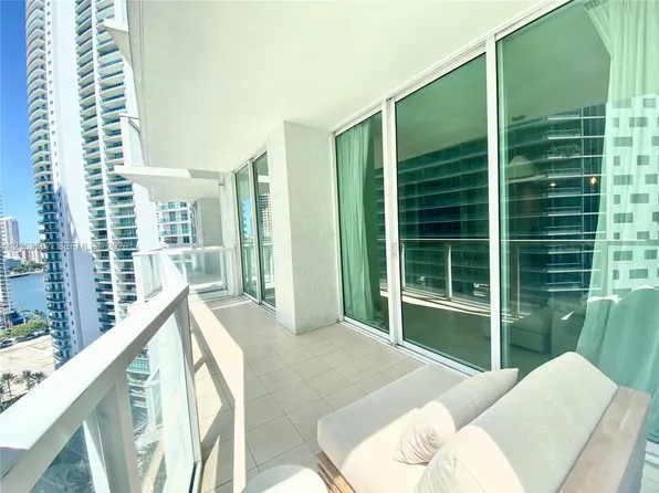 218 SE 14th St, Miami, FL