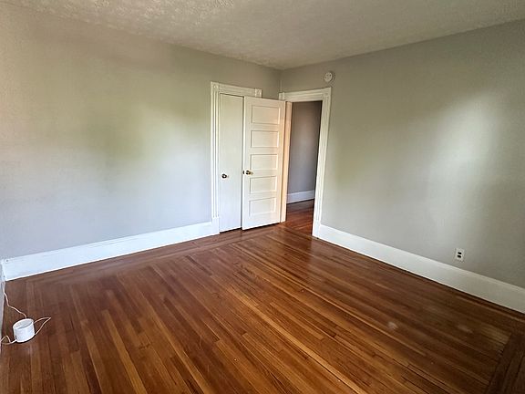 4th image of 154 Warrenton Ave #2