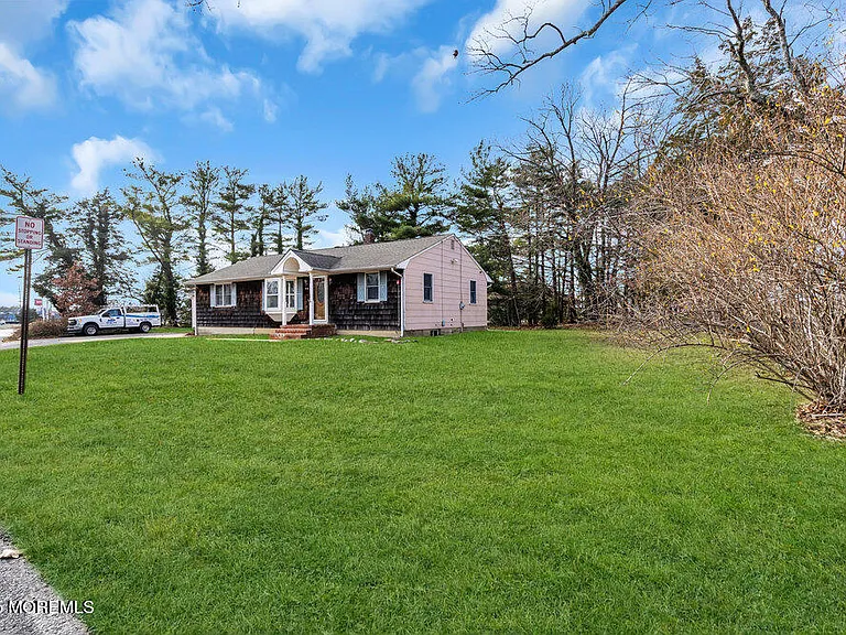 918 Charles Dr — Photo 11