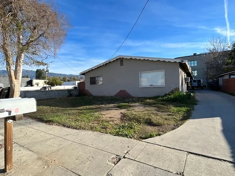 2139 Belle St — Photo 4