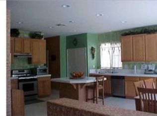 5961 Creekside Dr, Fontana, CA 92336