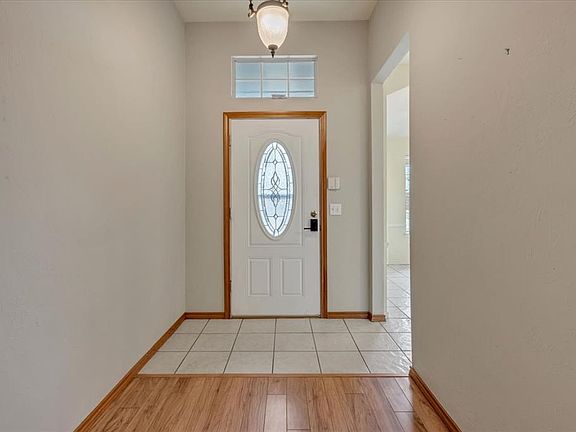 3rd image of 409 Whitehouse Ln