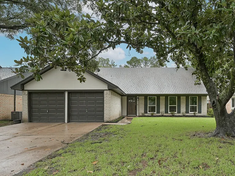 3526 Indian Forest Dr — Photo 1