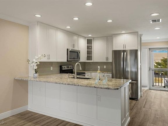 4th image of 4541 SE 5th Pl APT 207