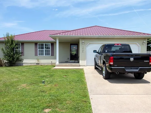 1429 Nathaniel Dr, Lebanon, MO 65536